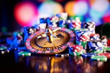 hakimtoto mobile app interface showing live dealer table and sportsbook markets